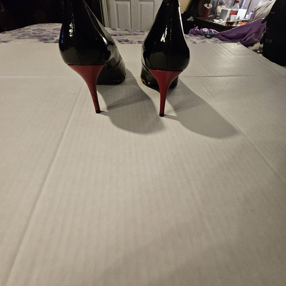 J. Renee Chic Black Patent Leather Heels - Picture 4 of 11